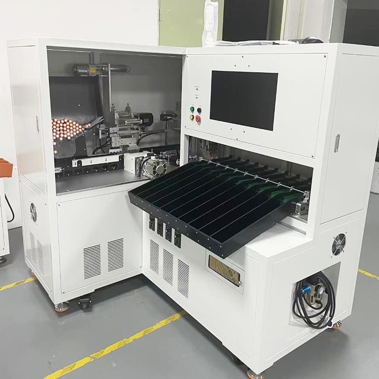 Silindirik Pil İçin Otomatik Pil Ayırma Makinesi Yalıtım Kağıdı Etiket Makinesi