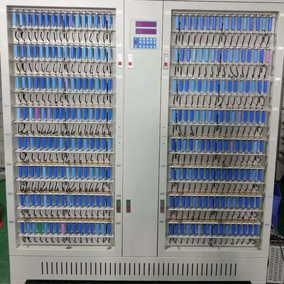 İyi bir fiyat. Silindirik 18650 Hücre Test Cihazı Kapasite Test Cihazı 3 Fazlı AC380V 65dB Gürültü çevrimiçi
